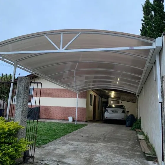 Cobertura de Policarbonato Alveolar em Parque Alvorada, Suzano SP — Instalação em fachada comercial