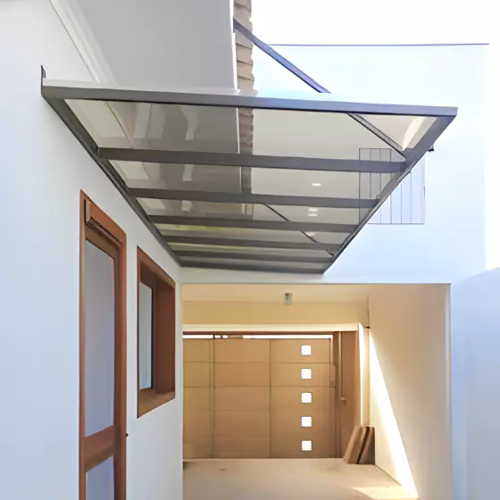 Cobertura de Policarbonato Compacto em Suzano SP — Cobertura em área de piscina