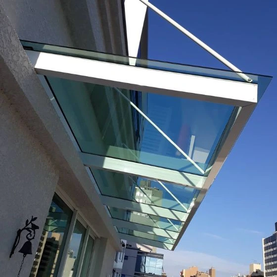 Cobertura de Policarbonato Compacto em Suzano SP — Cobertura com estrutura metálica reforçada