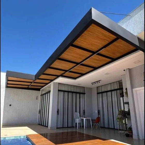 Cobertura de Telha Forro Amadeirado em Jardim Etan, Suzano SP — Cobertura com calha lateral para escoamento
