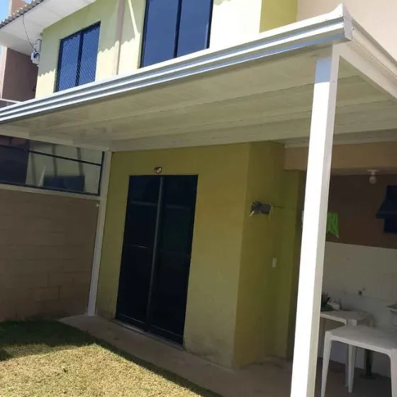 Cobertura de Telha Metálica Forro em Jardim Santa Lúcia, Suzano SP — Instalação em estacionamento