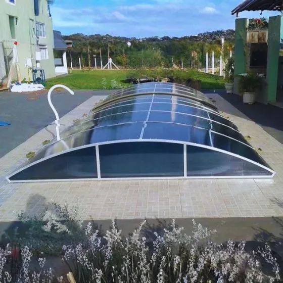 Cobertura Retrátil para Piscina em Vila Mazza, Suzano SP — Instalação em estacionamento