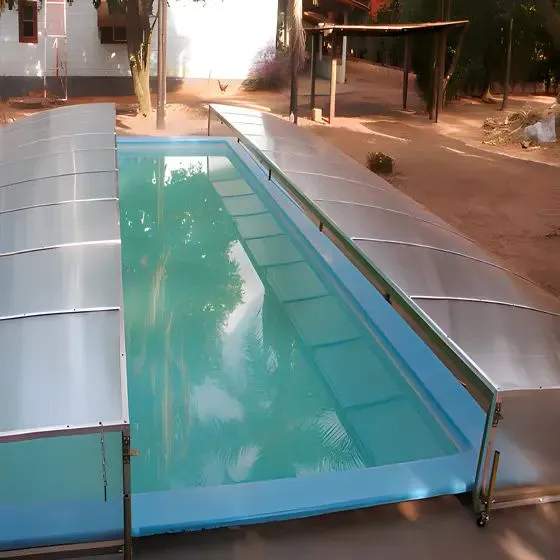 Cobertura Retrátil para Piscina em Vila Mazza, Suzano SP — Cobertura em passagem coberta entre ambientes