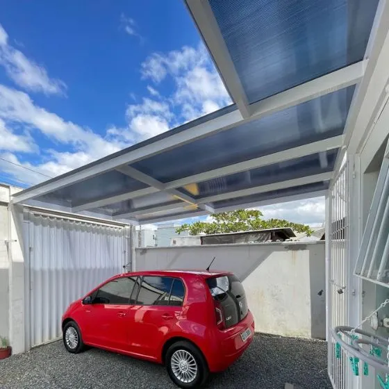 Pergolado de Alumínio com Policarbonato em Suzano SP — Instalação em garagem residencial