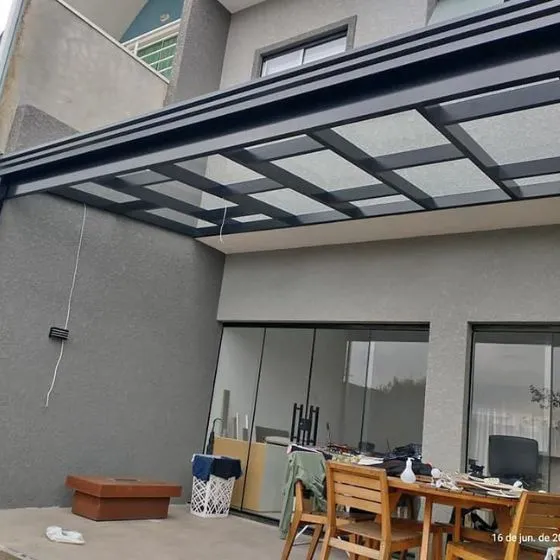 Pergolado de Alumínio com Policarbonato em Suzano SP — Cobertura com estrutura metálica reforçada