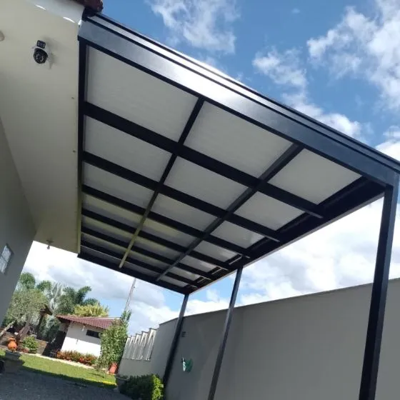 Pergotelha em Suzano SP — Cobertura com calha lateral para escoamento