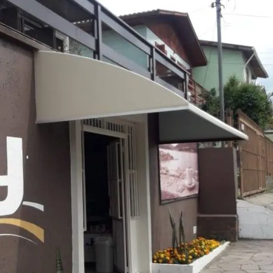 Reforma de Toldos e Coberturas em Suzano SP — Instalação em garagem residencial