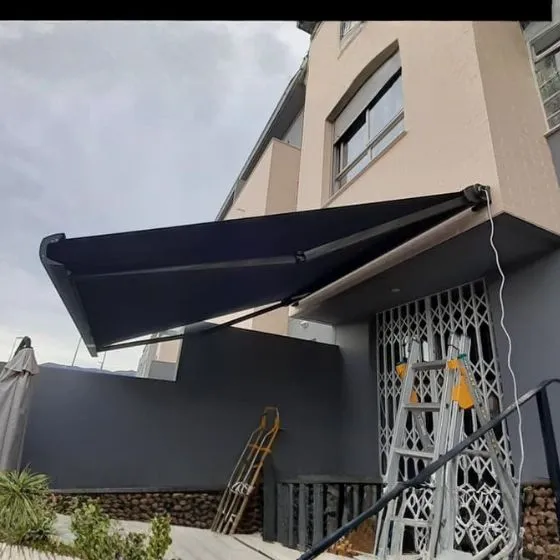 Reforma de Toldos e Coberturas em Suzano SP — Cobertura com calha lateral para escoamento