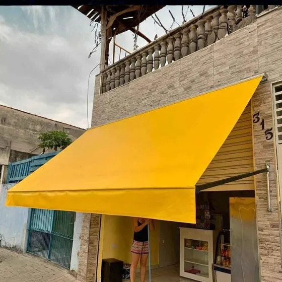 Toldo Cortina com Braços Laterais em Suzano SP — Instalação em fachada comercial