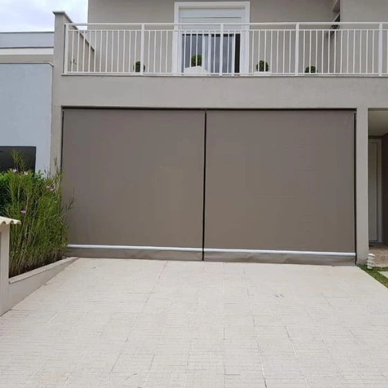 Toldo Cortina de Tela Screen em Suzano SP Toldo Cortina de Tela Screen em Suzano SP — Cobertura em quintal residencial coberto
