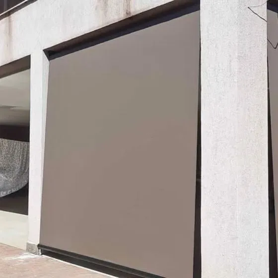 Toldo Cortina de Tela Screen em Suzano SP Toldo Cortina de Tela Screen em Suzano SP — Cobertura com estrutura metálica reforçada