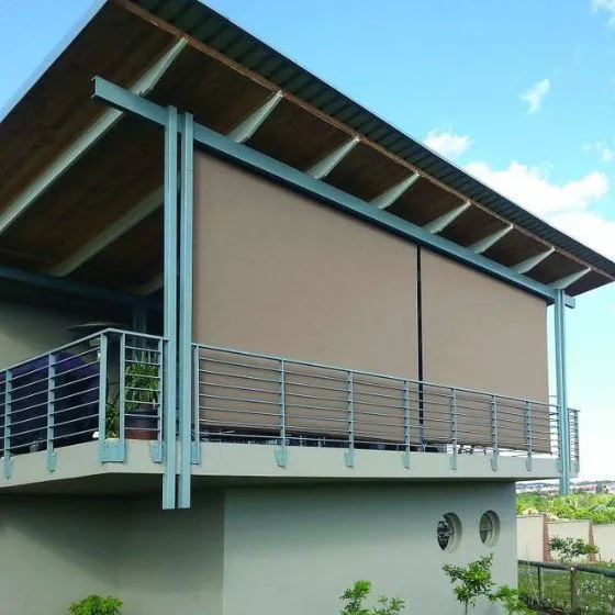 Toldo Cortina Fechamento Vertical em Suzano SP Toldo Cortina Fechamento Vertical em Suzano SP — Cobertura com calha lateral para escoamento