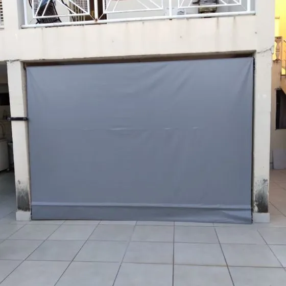 Toldo Cortina Fechamento Vertical em Suzano SP Toldo Cortina Fechamento Vertical em Suzano SP — Instalação em fachada comercial