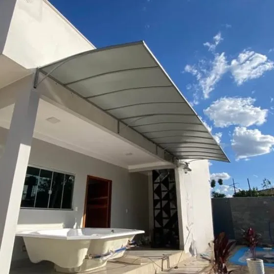 Toldo Fixo de Lona PVC em Suzano SP Toldo Fixo de Lona PVC em Suzano SP — Instalação em garagem residencial