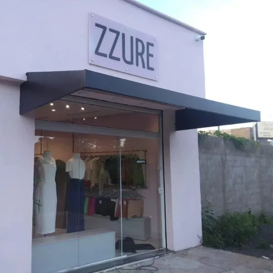 Toldo Fixo de Lona PVC em Suzano SP Toldo Fixo de Lona PVC em Suzano SP — Instalação em fachada comercial