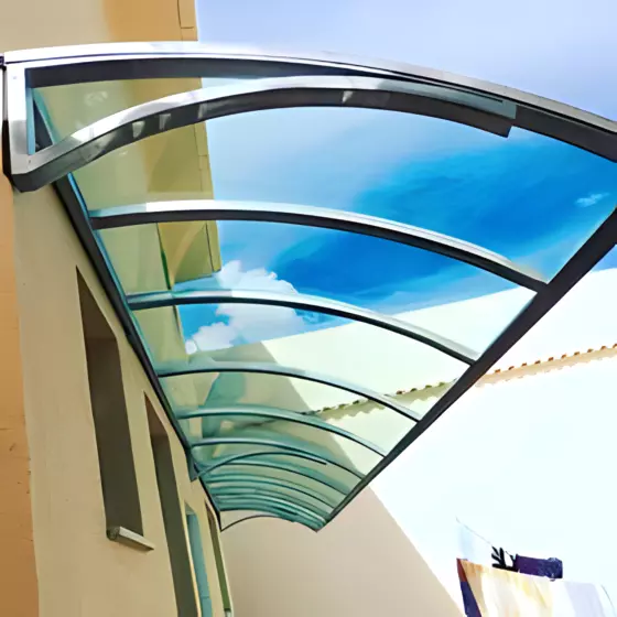 Toldo Fixo Policarbonato Compacto em Suzano SP Toldo Fixo Policarbonato Compacto em Suzano SP — Instalação em área gourmet com churrasqueira