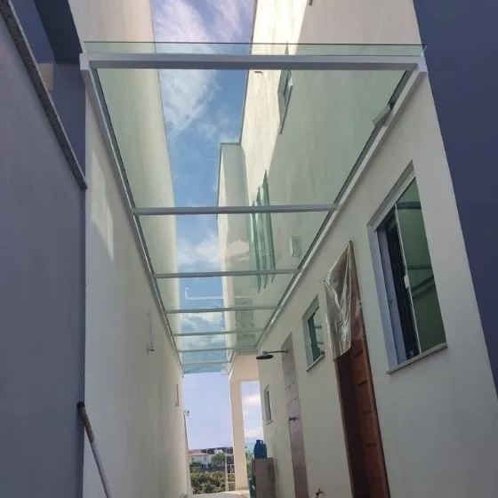 Toldo Fixo Policarbonato Compacto em Suzano SP Toldo Fixo Policarbonato Compacto em Suzano SP — Instalação em fachada comercial
